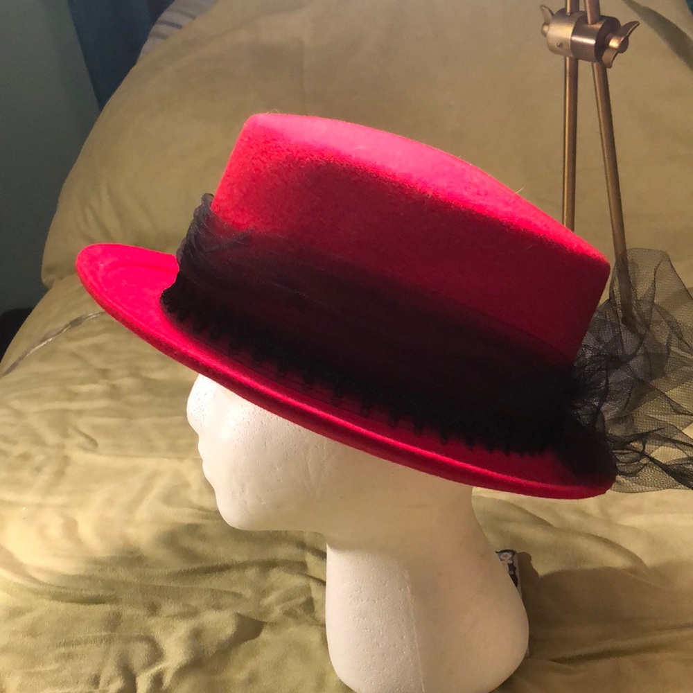 Vintage 100 % Wool Ladies Red hat with sheer Black bow /Street Smart Made in USA